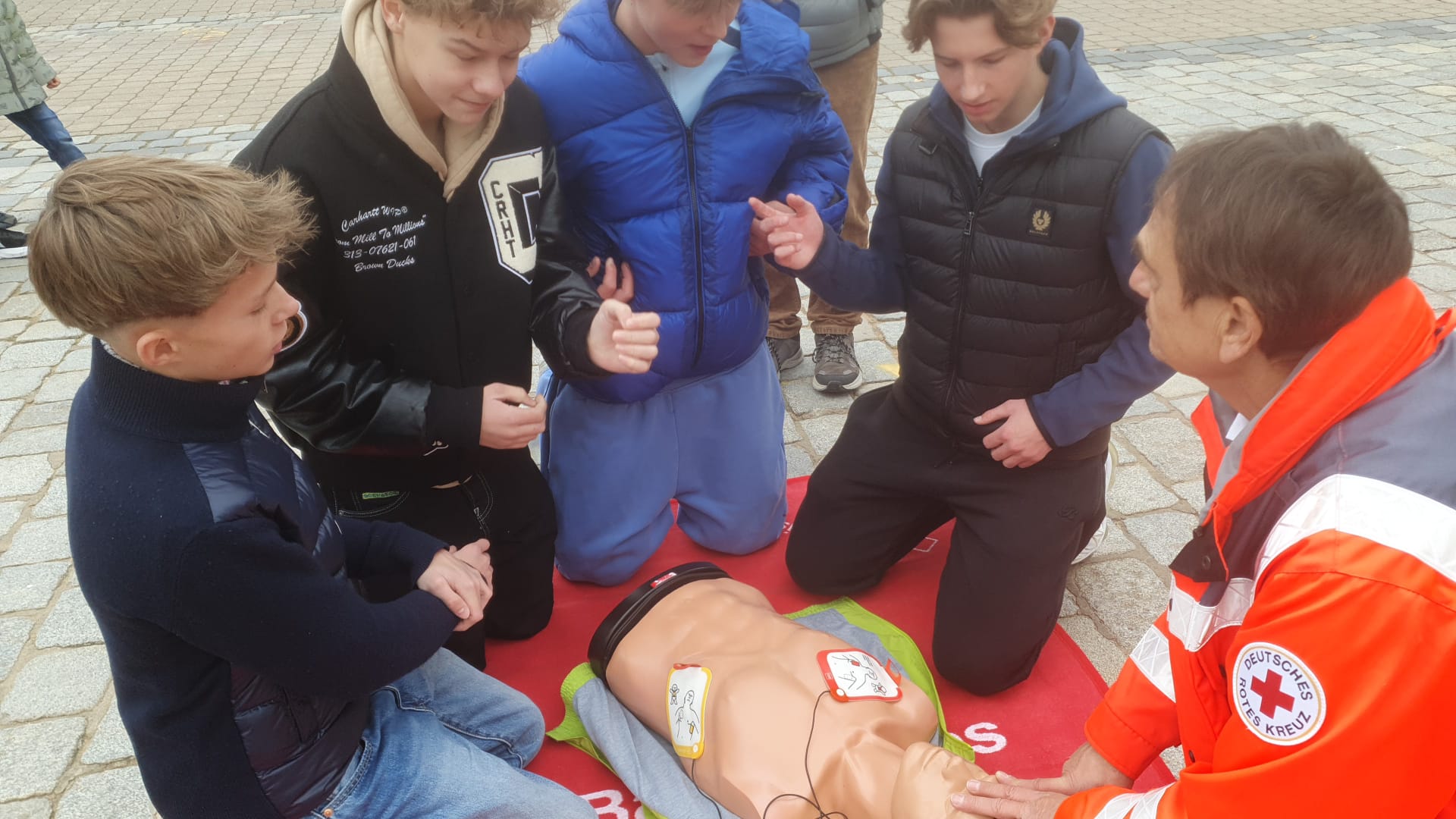 Du betrachtest gerade 9. Klassen beim World Restart a Heart Day