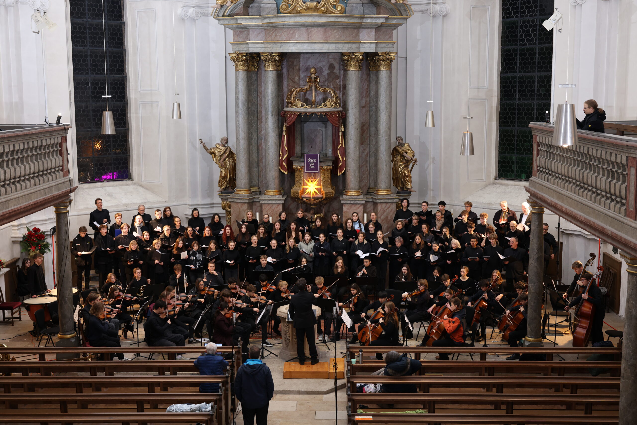 Mehr über den Artikel erfahren Mit Pauken und Trompeten